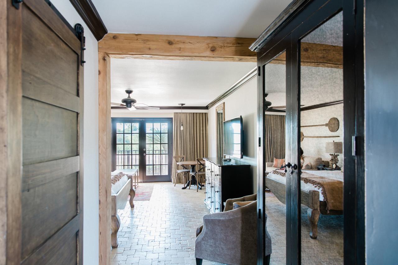 Hillside Boutique 4*