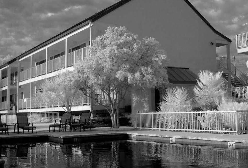 Hillside Boutique 4* Castroville