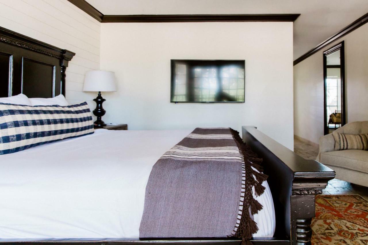 Hillside Boutique 4* Castroville